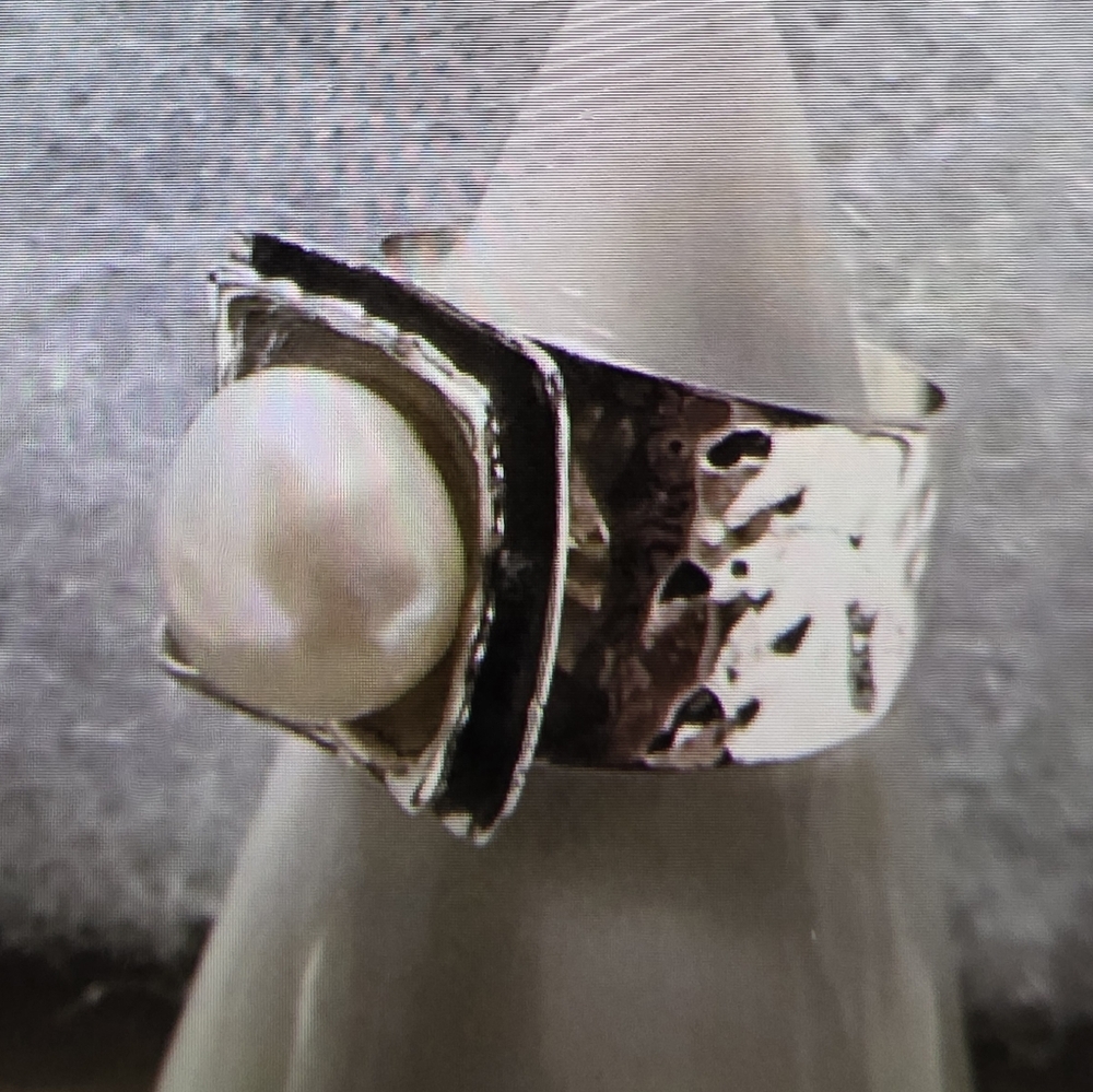Silpada Vintage Hammered Sterling Silver Ring With Freshwater Pearl- Size 7